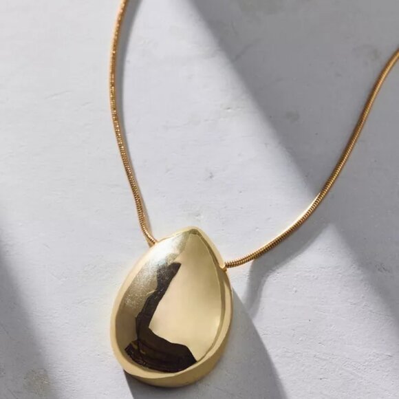 New Urban Outfitters Maisie Long Slinky Chain Gold Metal Pendant Necklace - Picture 2 of 2